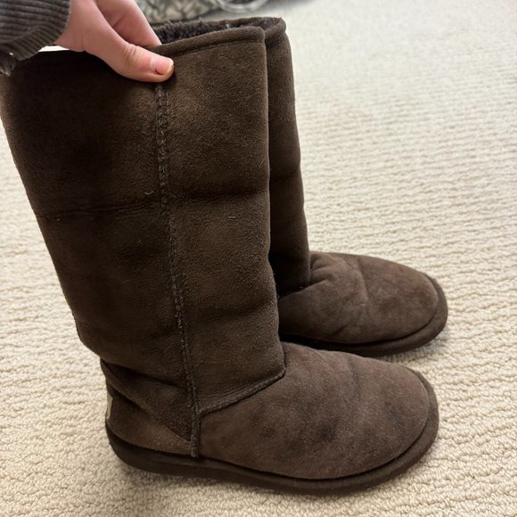 UGG Classic Short Boots - Picture 4 of 6